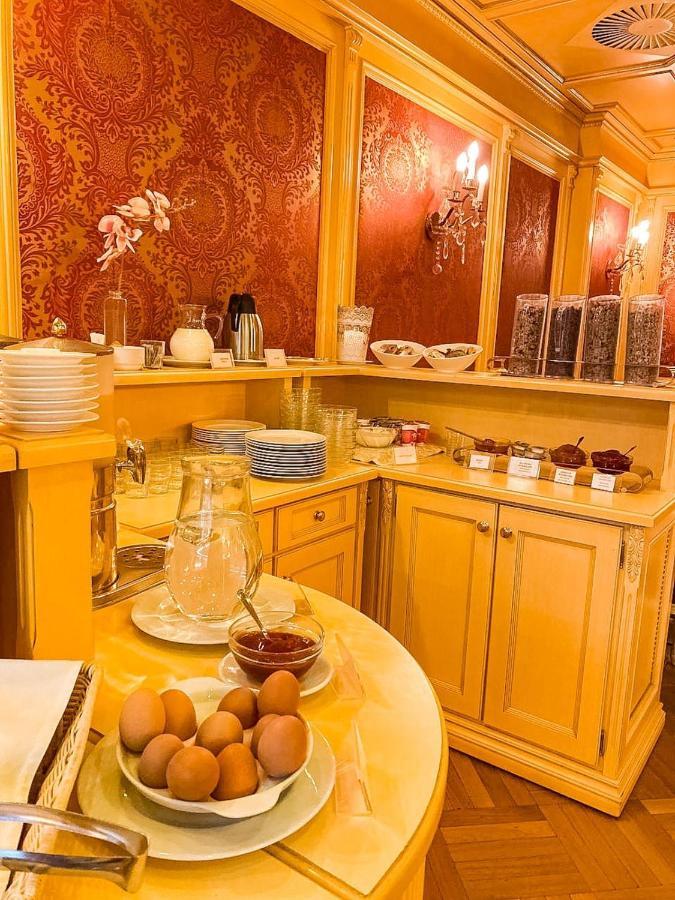 Luxury Family Hotel Royal Palace Прага Экстерьер фото A Turkish coffee counter