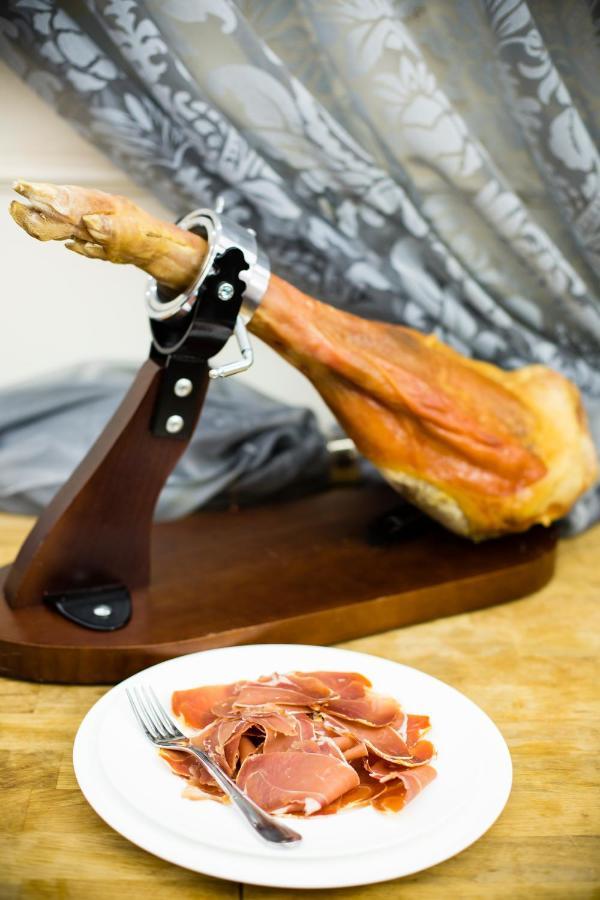 Luxury Family Hotel Royal Palace Прага Экстерьер фото Jamón Ibérico