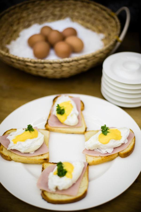 Luxury Family Hotel Royal Palace Прага Экстерьер фото Ham and egg on toast
