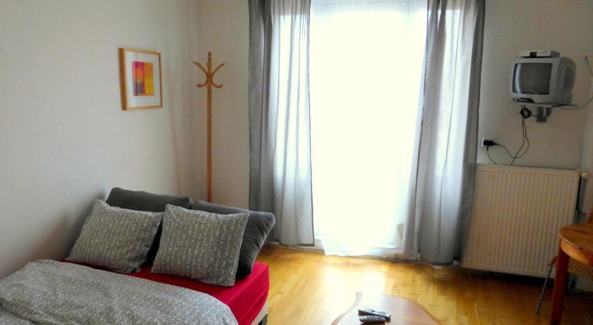 Luxury Family Hotel Royal Palace Прага Номер фото A room at the hostel