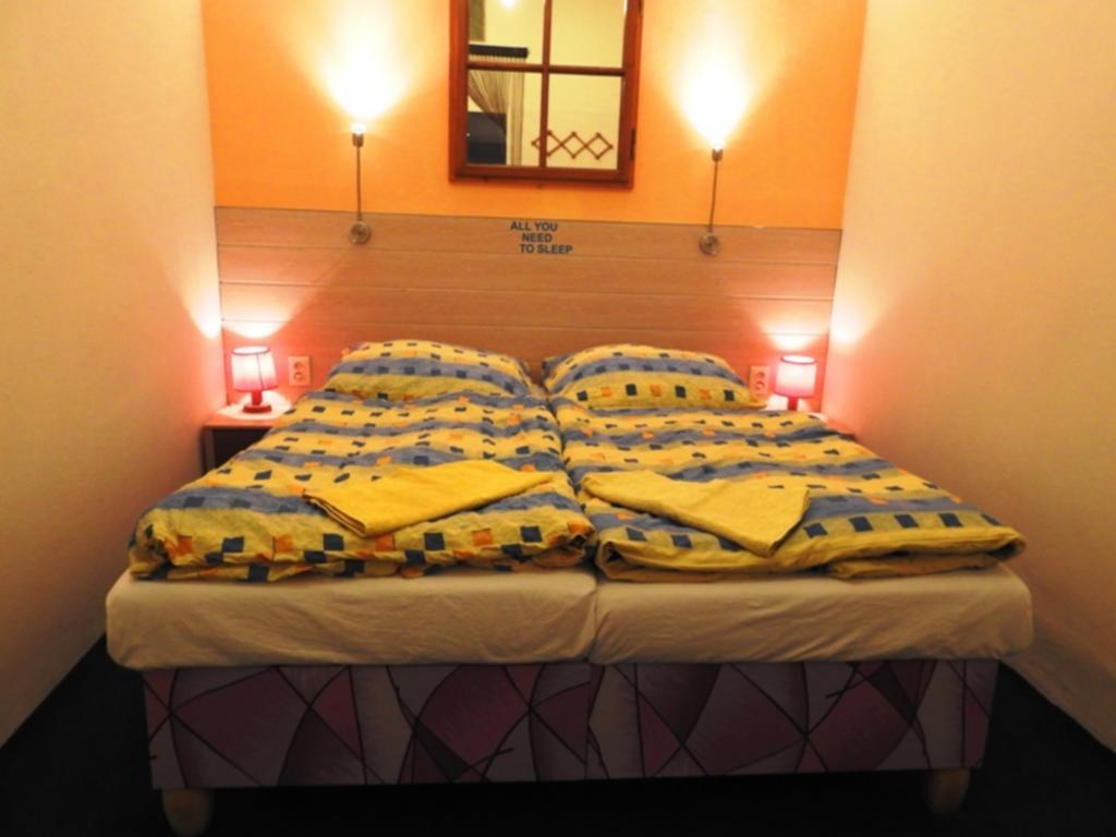 Luxury Family Hotel Royal Palace Прага Экстерьер фото A room at the hotel
