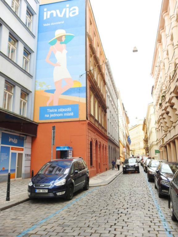 Luxury Family Hotel Royal Palace Прага Экстерьер фото View of the street