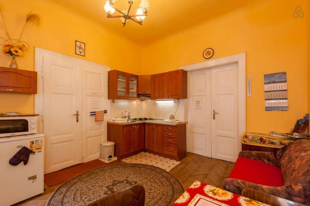 Luxury Family Hotel Royal Palace Прага Экстерьер фото A typical apartment