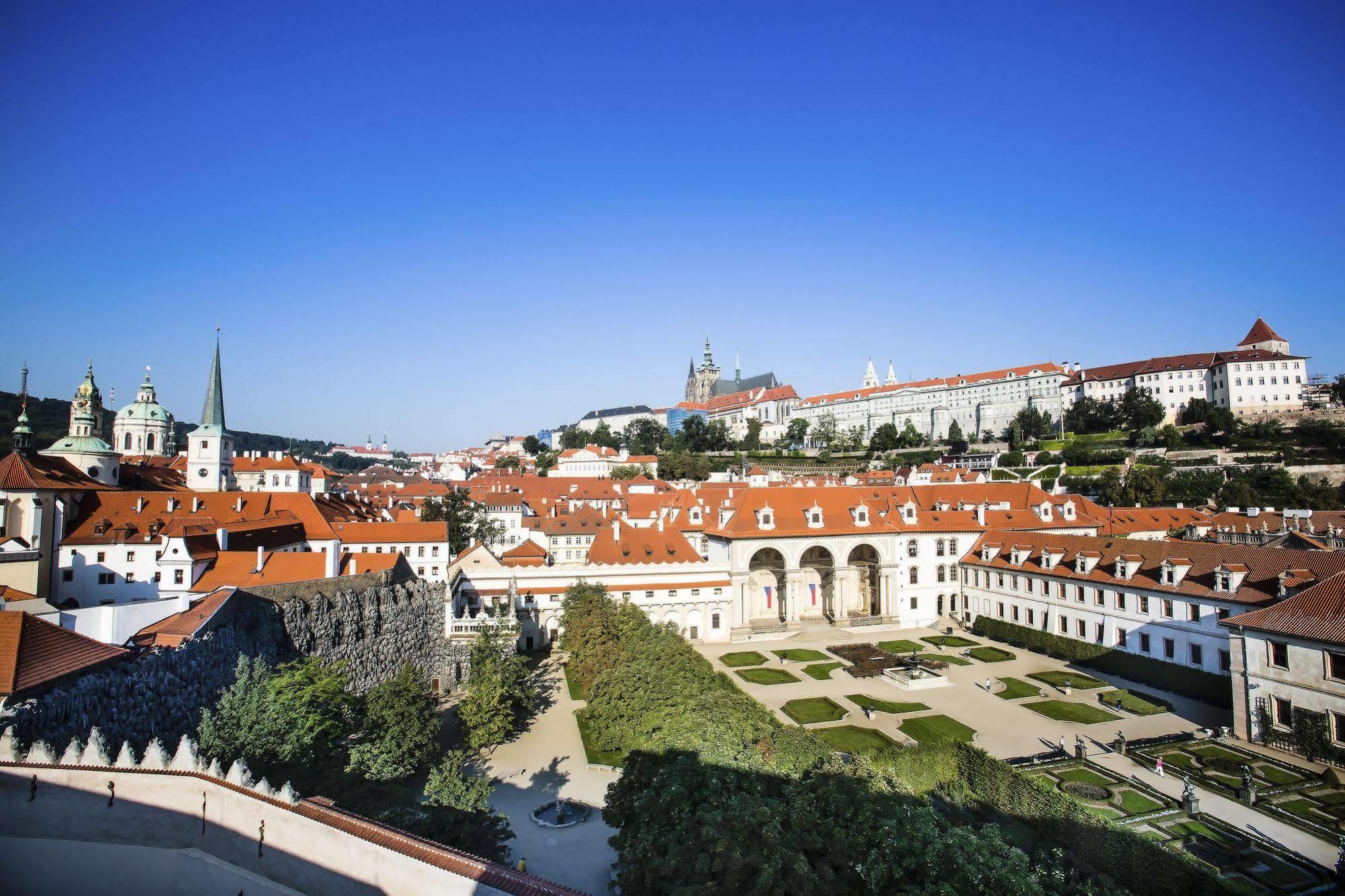 Luxury Family Hotel Royal Palace Прага Экстерьер фото