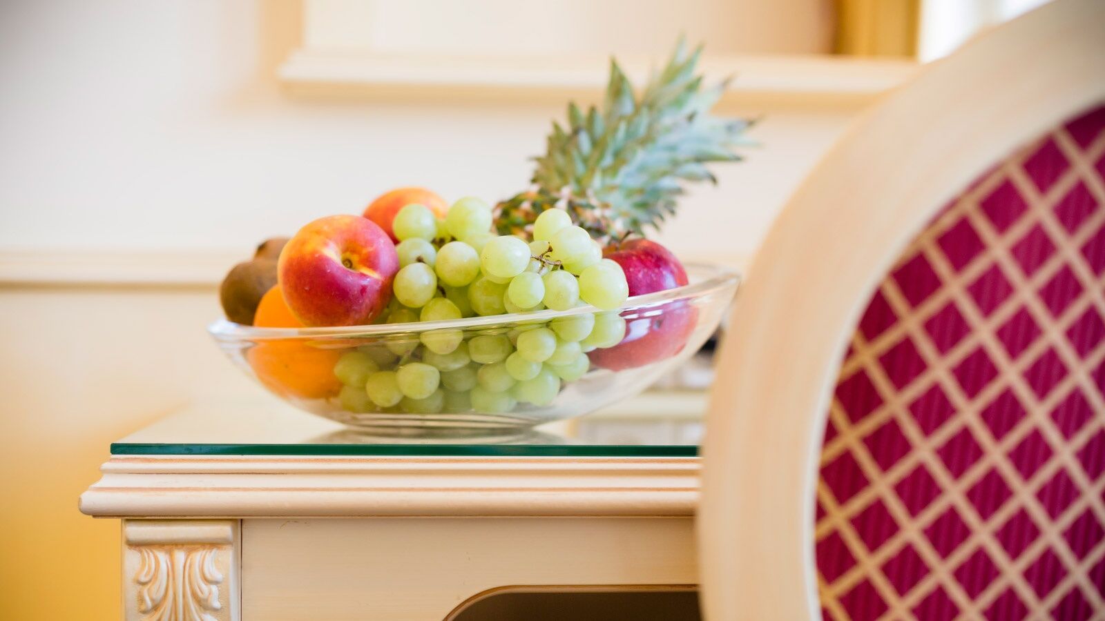 Luxury Family Hotel Royal Palace Прага Номер фото Fruit bowl