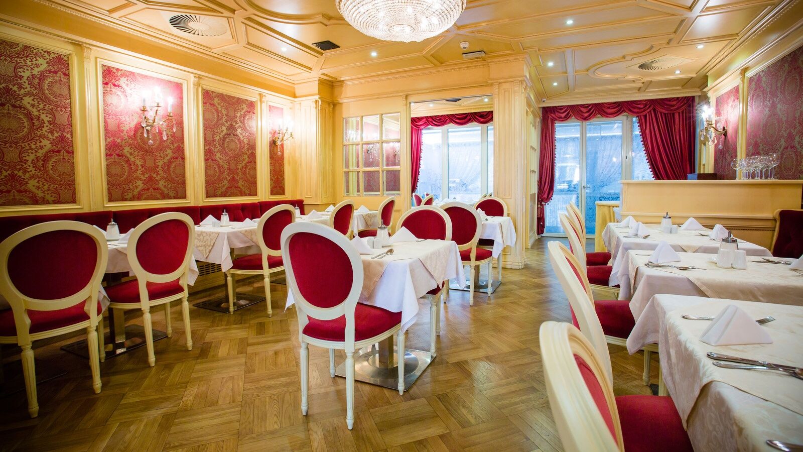 Luxury Family Hotel Royal Palace Прага Удобства фото Restaurant interior